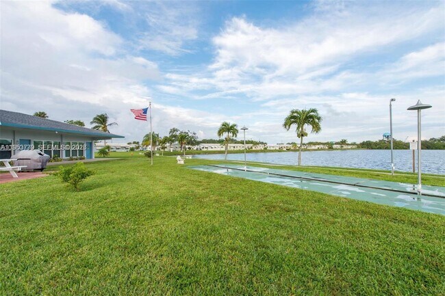 Building Photo - 2200 Park Ln