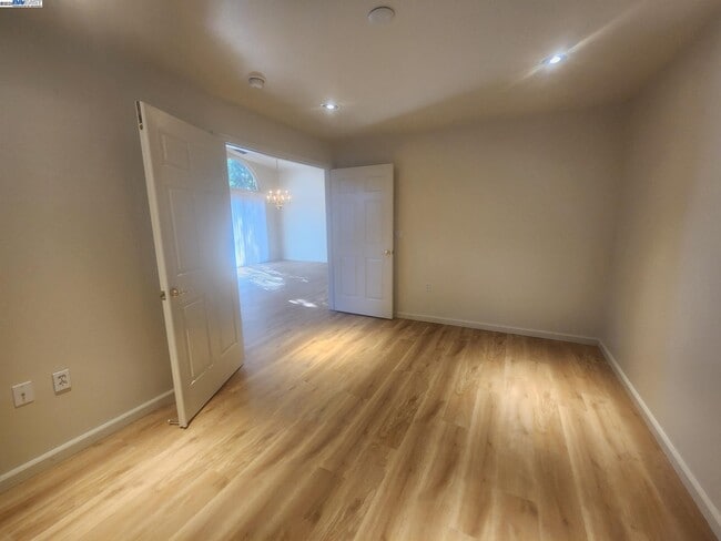 Building Photo - 1536 Corte Reina Common
