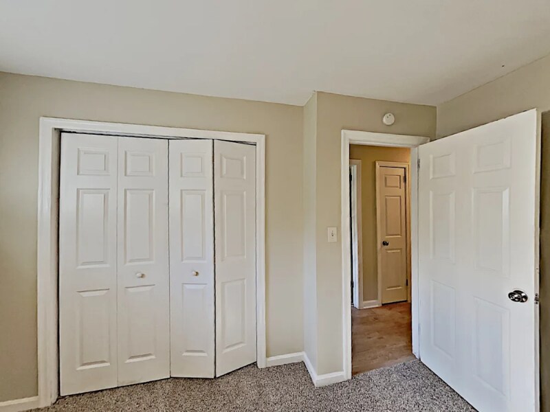 Building Photo - 728 Birchwood Ln SW
