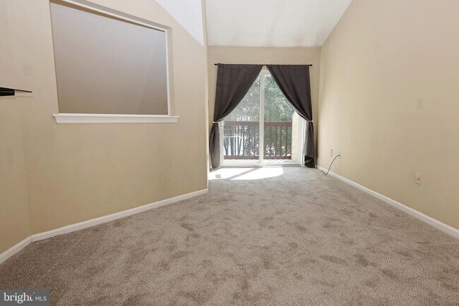 Building Photo - 53 Woodlake Dr