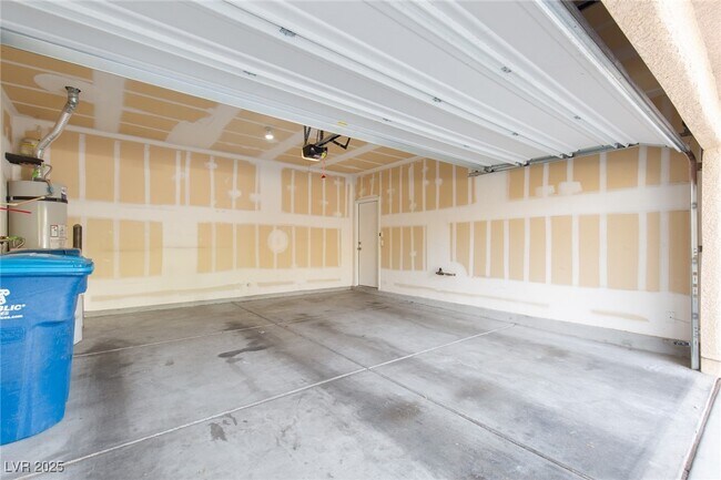 Building Photo - 888 Royal Amethyst Way