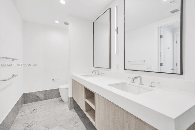 Building Photo - 9221 E Bay Harbor Dr