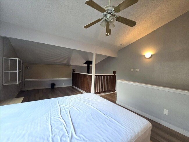 Building Photo - 7122 Wood Hollow Dr