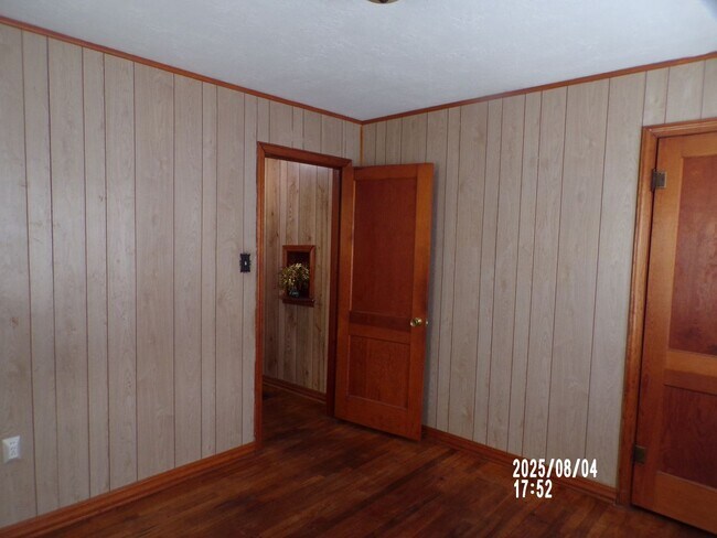 Building Photo - centrally located, pets negotiable with owner approval