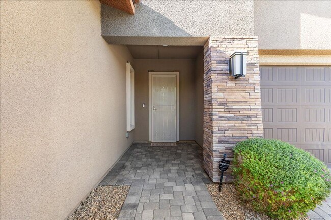 Building Photo - Lovely Home!