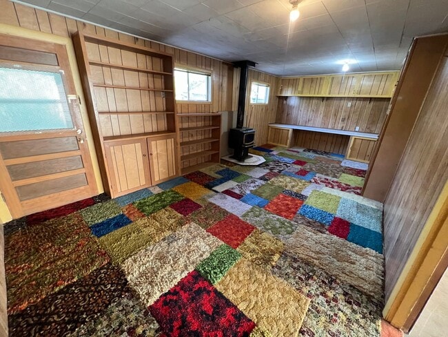 Building Photo - 3 Bed 2 Bath House with Attached 2 Car Garage & Trailer Parking