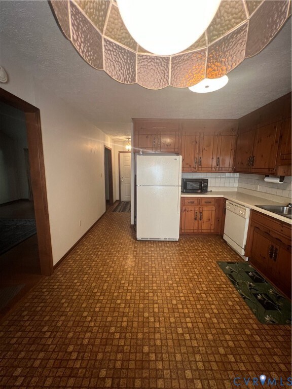 Building Photo - 3021 Sand Hills Dr