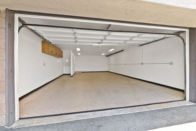Building Photo - Recently Renovated Multi-Level Condo