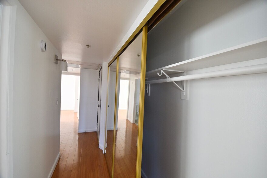 Building Photo - 5002 Tujunga Ave