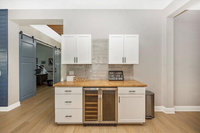 Building Photo - 18805 Valleta Ave