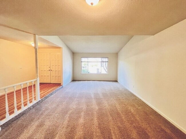 Building Photo - Charming 4BD/2BA, Single-Story Ranch-Style...