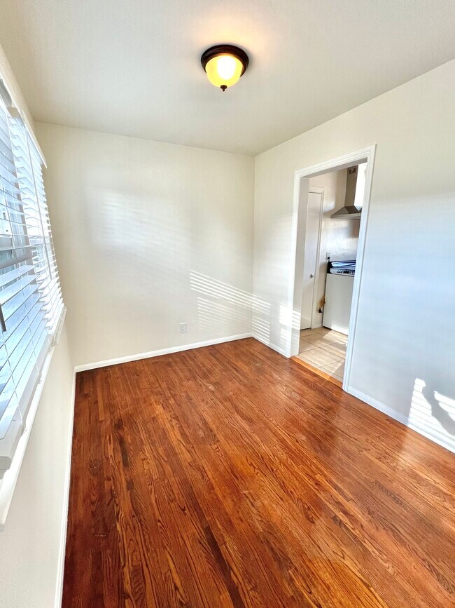 Dedicated dining area - 2459 Torrance Blvd