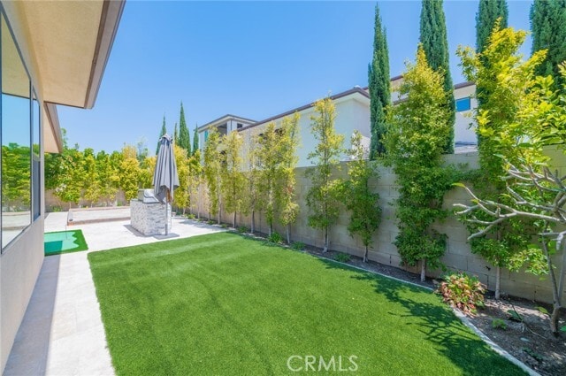 Building Photo - 60 Ray