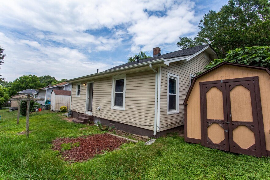 Building Photo - 111 Summit St