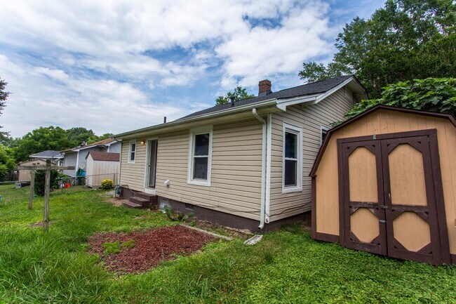 Building Photo - 111 Summit St