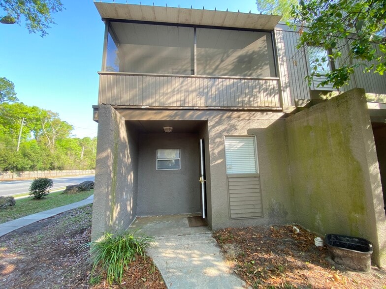 Building Photo - 701 SW 75th St