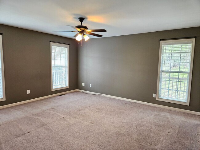 Building Photo - Rare 3 bedroom 2.5 bath home located in Dallas