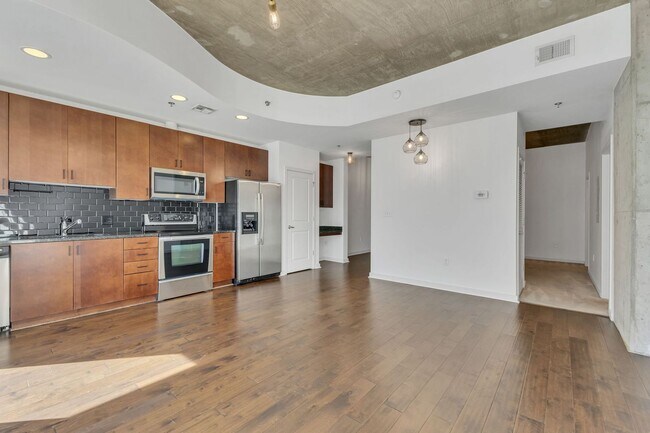 Building Photo - Stunning condo in the heart of SoBro at the Encore! Beautiful 1 bed, 1 bath on the amenity floor ...