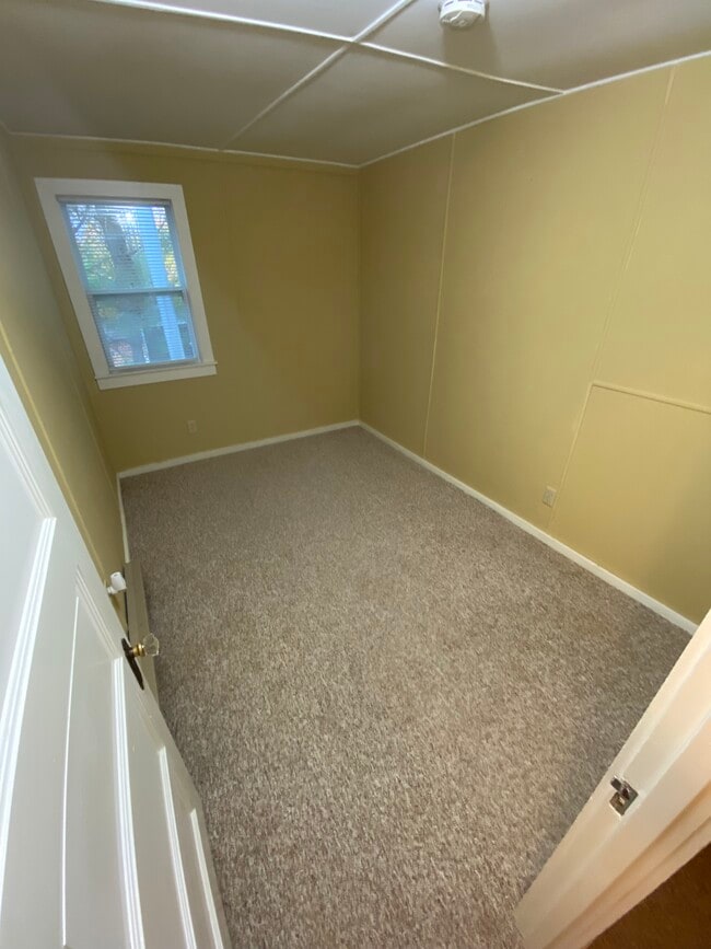 Building Photo - 7932 Violet Dr