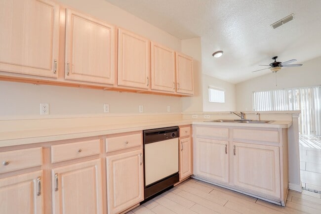 Building Photo - 31 Tuscany Pointe Ave