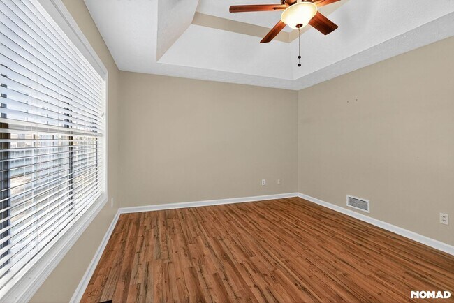 Building Photo - 198 Lakeview Dr