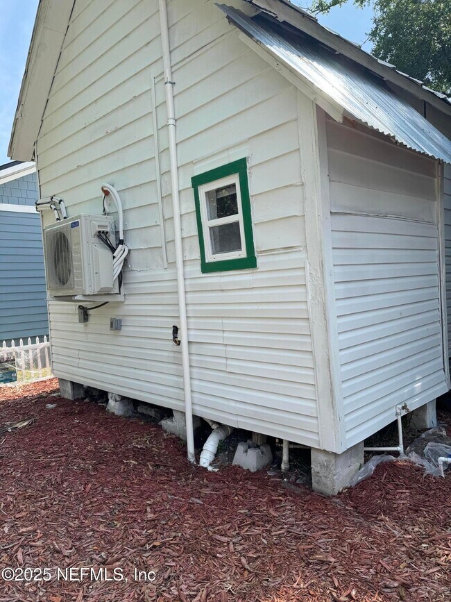 Building Photo - 946 Spearing St