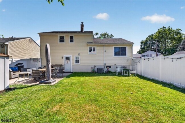 Building Photo - 26 Cedar Dr