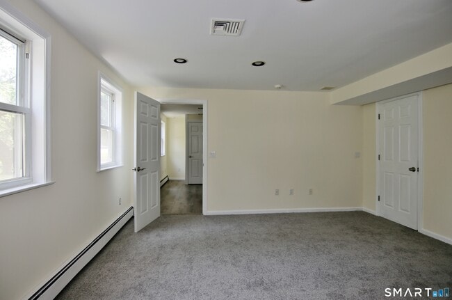 Building Photo - 821 Long Ridge Rd