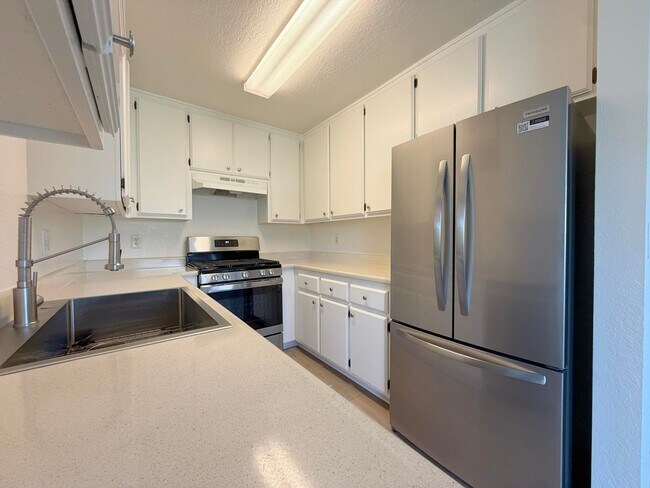 Building Photo - Alhambra Dr