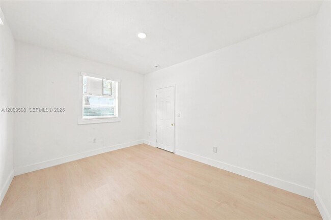 Building Photo - 119 NE 56th St