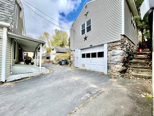 Building Photo - 131 Greenwood St