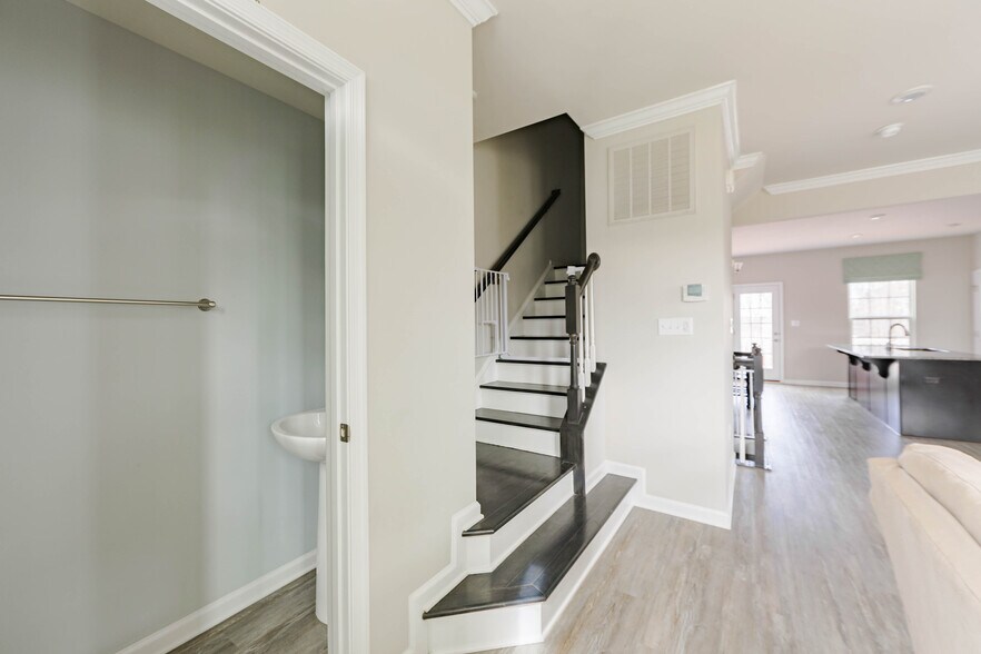 Powder room and steps - 1171 Sunset Avenue Ext