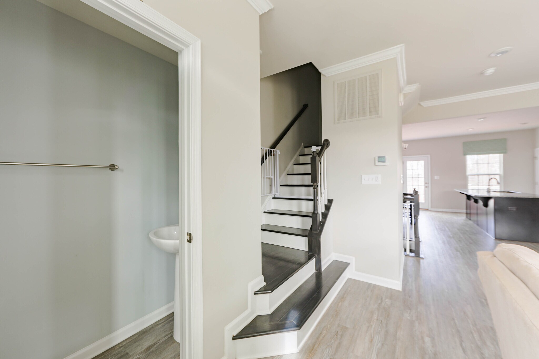 Powder room and steps - 1171 Sunset Avenue Ext