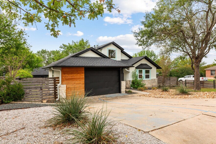 Building Photo - 4901 Howden Cir