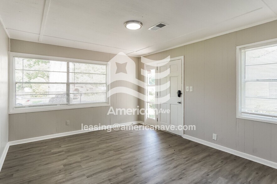 Building Photo - 105 Livingston Ct