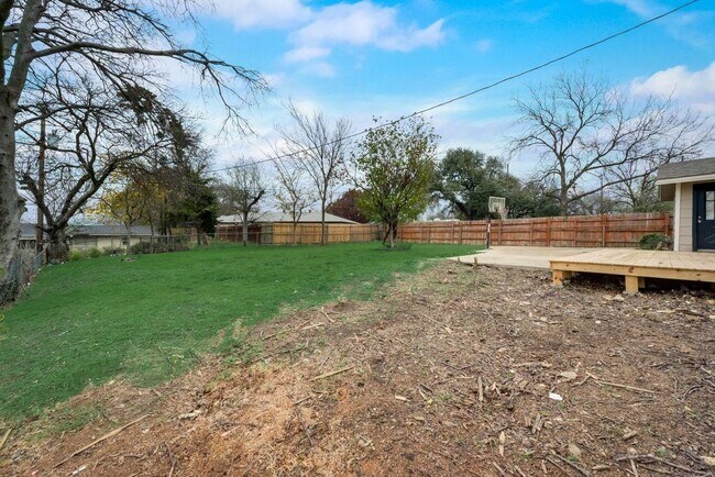 Building Photo - 5224 Trail Lake Dr