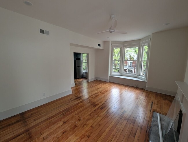 Building Photo - Beautifully Renovated, Elegant Apartments in Historic Covington