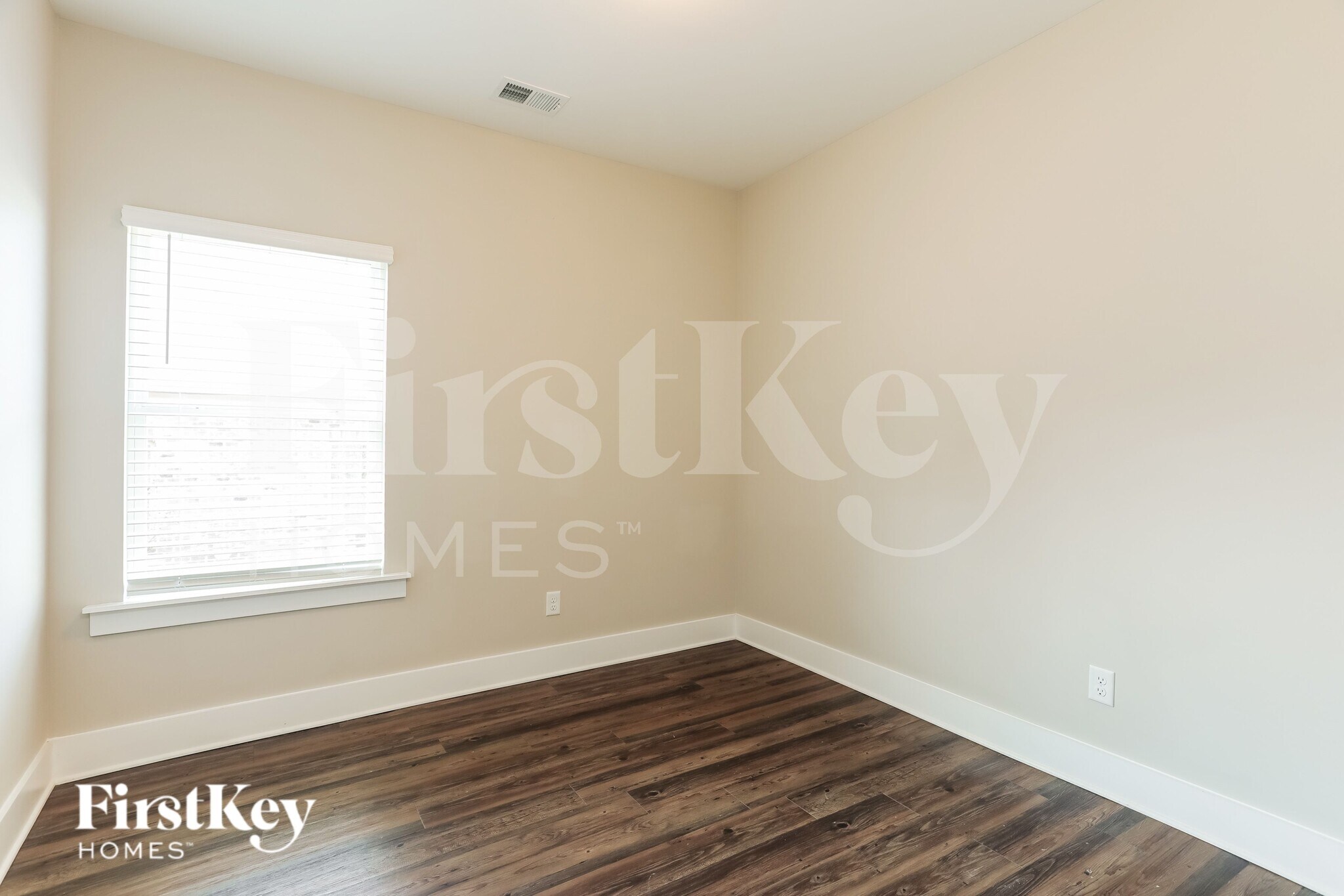 Building Photo - 1384 Woodridge Pl