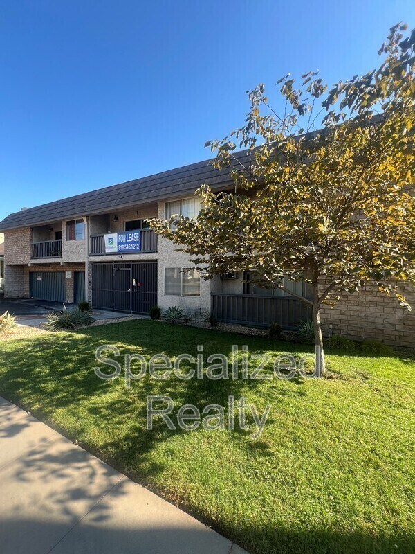 Building Photo - 824 E Windsor Rd