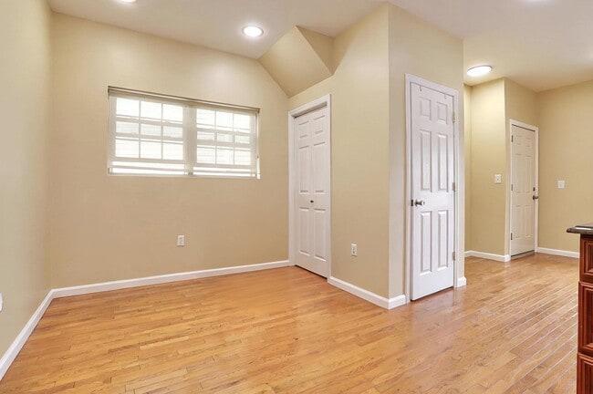 Building Photo - 249 Winfield Ave