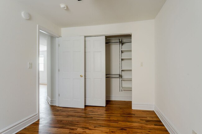 Building Photo - Lincoln Square - English Garden, 2 Bed / 1...