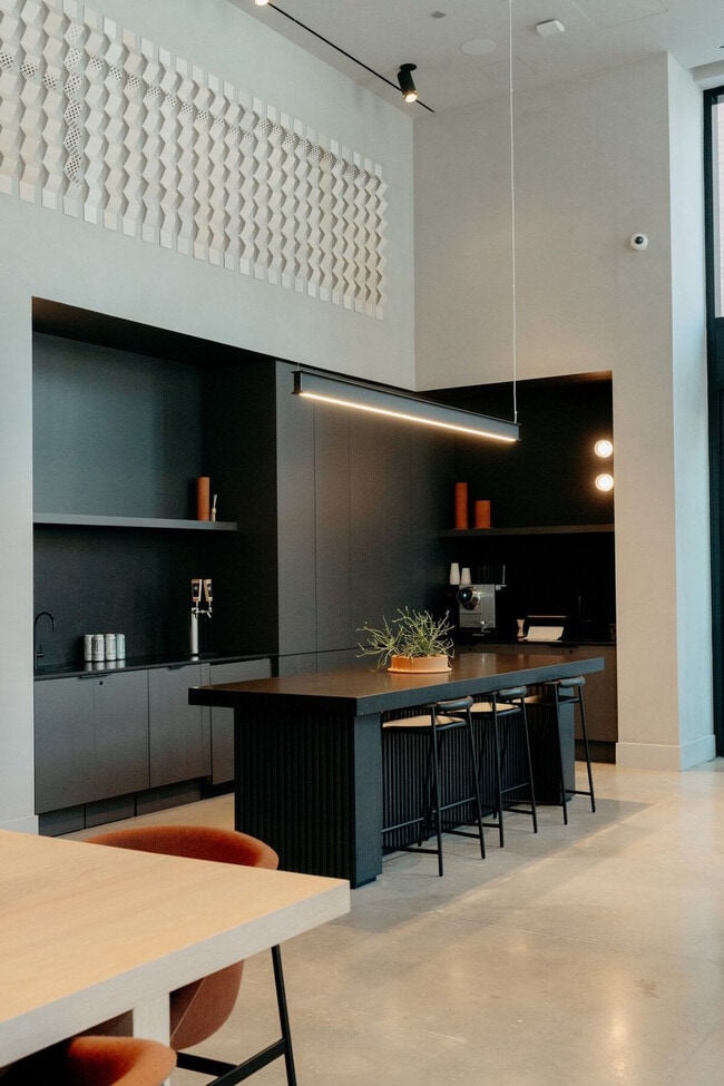 Building Photo - 755 S Clark St