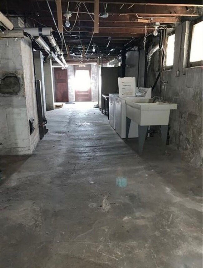 Building Photo - 4005 California Ave