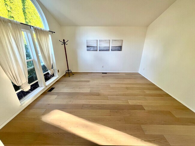 Building Photo - 20915 NE 17th St