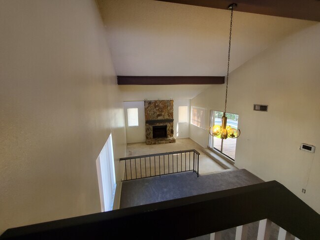 Building Photo - 4624 Landscape Dr