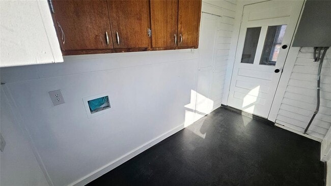 Building Photo - 205 Madison Ave NE