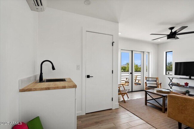 Building Photo - 220 W Monterosa St