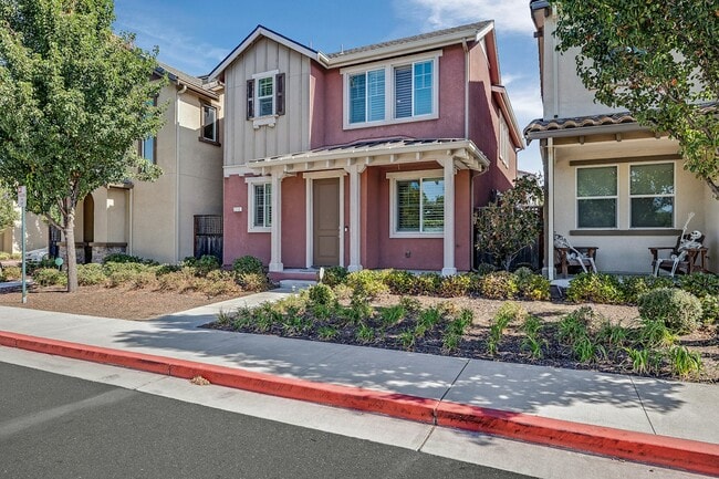 Building Photo - 210 Stratus Common