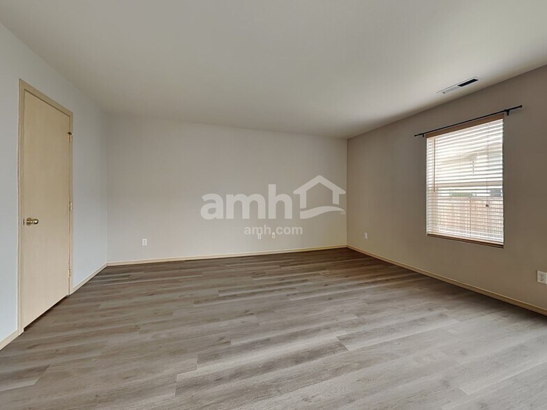 Building Photo - 9523 187 St E