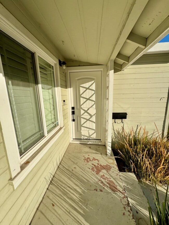 Building Photo - 1709 Guadalupe Ave